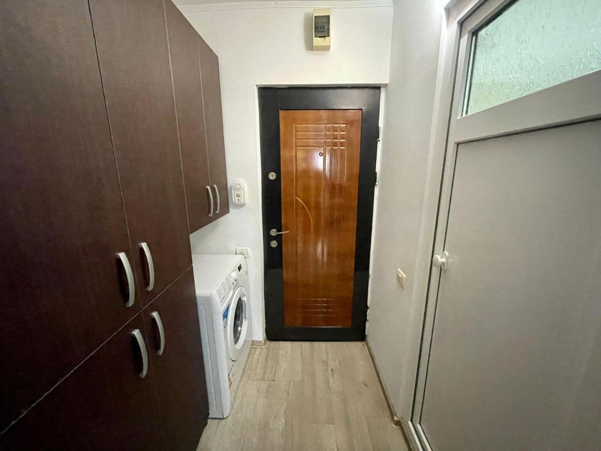 Garsoniera Moderna Parcare Internet Apartment ปีเตช ภายนอก รูปภาพ